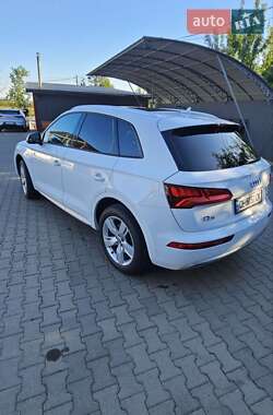 Внедорожник / Кроссовер Audi Q5 2017 в 