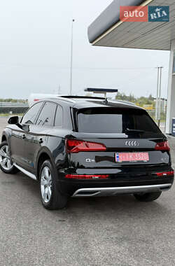 Внедорожник / Кроссовер Audi Q5 2017 в 