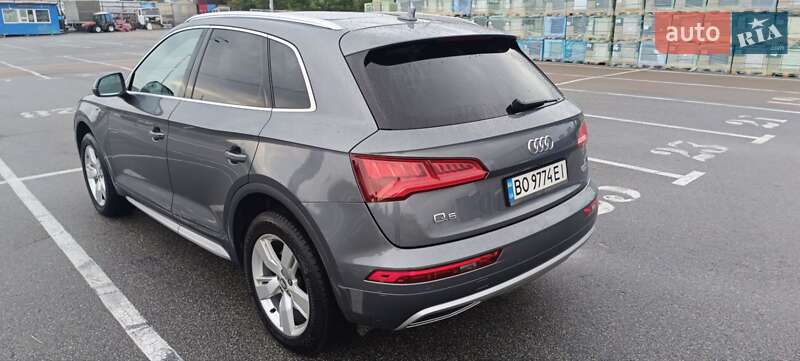 Позашляховик / Кросовер Audi Q5 2017 в Києві