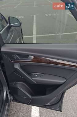 Внедорожник / Кроссовер Audi Q5 2017 в 