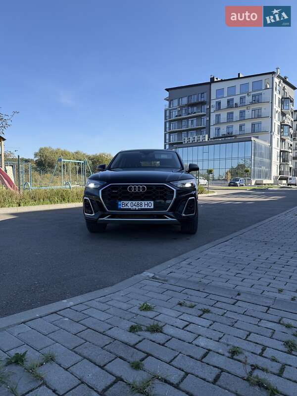 Позашляховик / Кросовер Audi Q5 2021 в Рівному