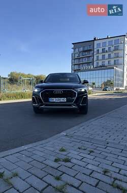 Позашляховик / Кросовер Audi Q5 2021 в 