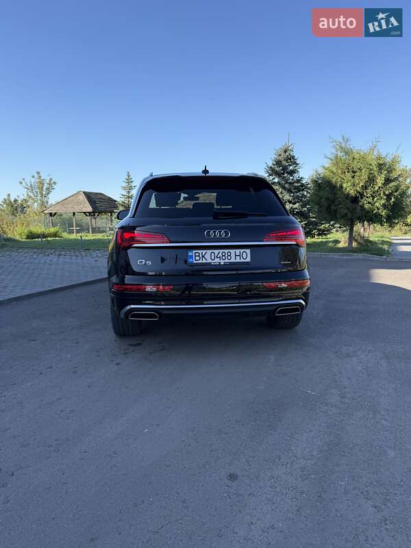 Позашляховик / Кросовер Audi Q5 2021 в Рівному