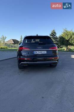 Позашляховик / Кросовер Audi Q5 2021 в 