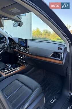 Позашляховик / Кросовер Audi Q5 2021 в 
