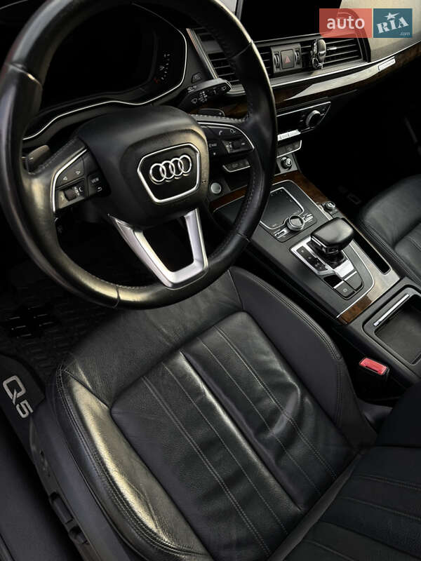 Позашляховик / Кросовер Audi Q5 2018 в Львові