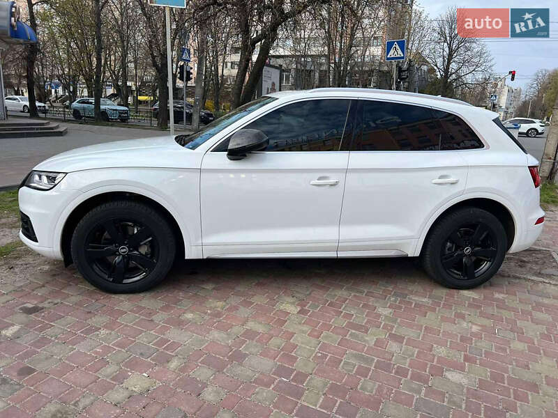 Позашляховик / Кросовер Audi Q5 2019 в Черкасах