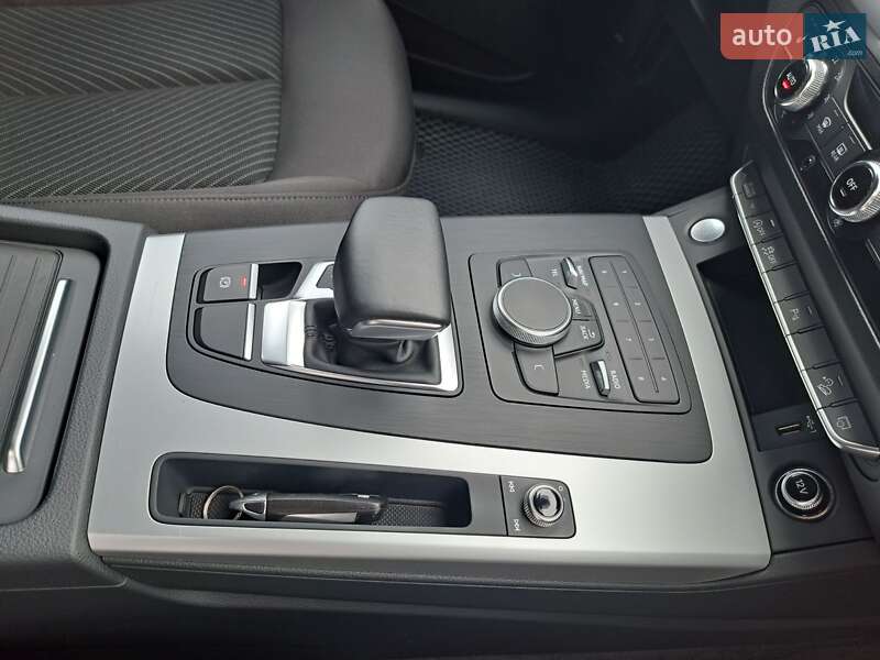 Внедорожник / Кроссовер Audi Q5 2020 в Полтаве