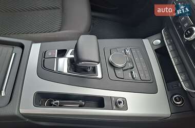 Позашляховик / Кросовер Audi Q5 2020 в 