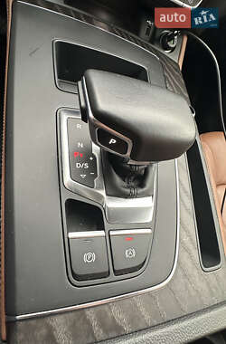 Внедорожник / Кроссовер Audi Q5 2021 в 