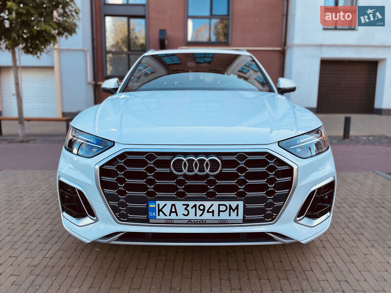 Внедорожник / Кроссовер Audi Q5 2021 в Киеве