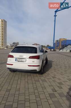 Внедорожник / Кроссовер Audi Q5 2017 в 