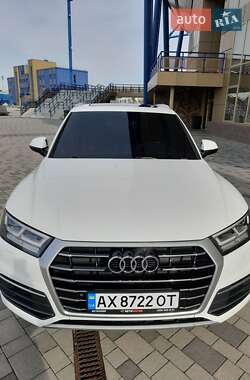 Внедорожник / Кроссовер Audi Q5 2017 в 