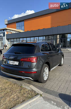 Позашляховик / Кросовер Audi Q5 2019 в 