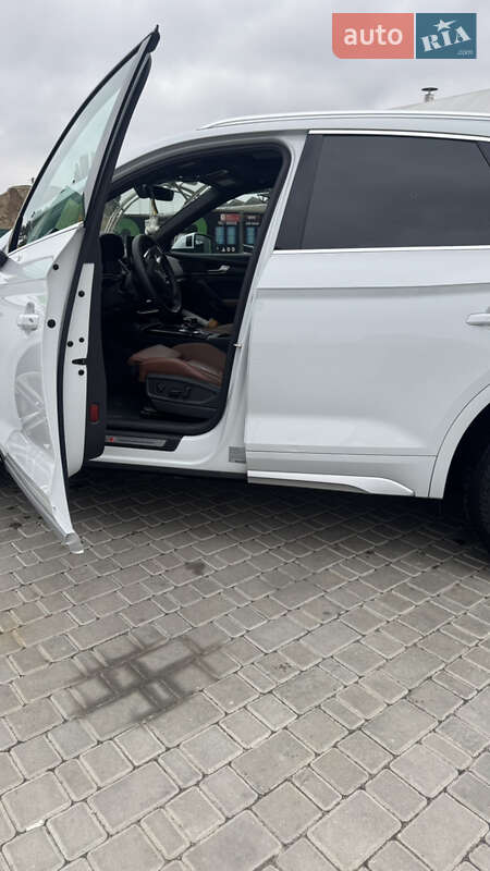 Позашляховик / Кросовер Audi Q5 2022 в Києві