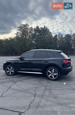 Внедорожник / Кроссовер Audi Q5 2017 в 