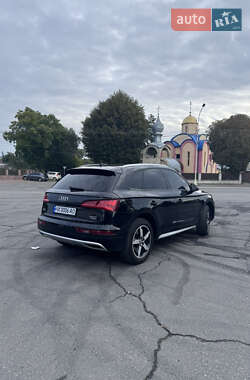 Внедорожник / Кроссовер Audi Q5 2017 в 