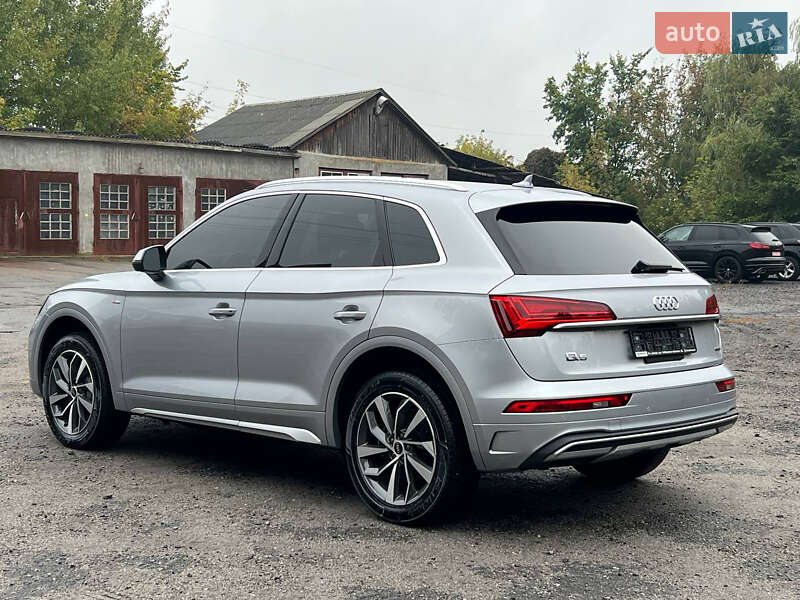 Внедорожник / Кроссовер Audi Q5 2021 в Киеве