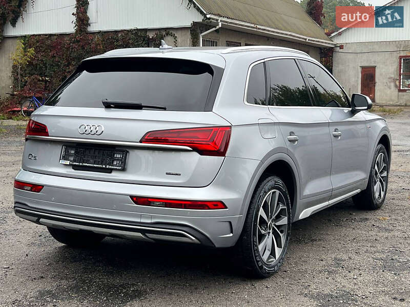 Внедорожник / Кроссовер Audi Q5 2021 в Киеве