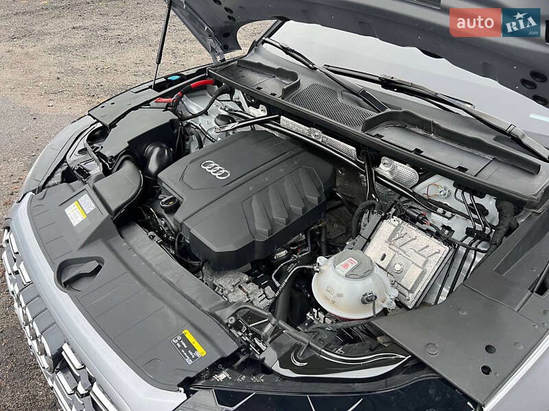 Внедорожник / Кроссовер Audi Q5 2021 в Киеве