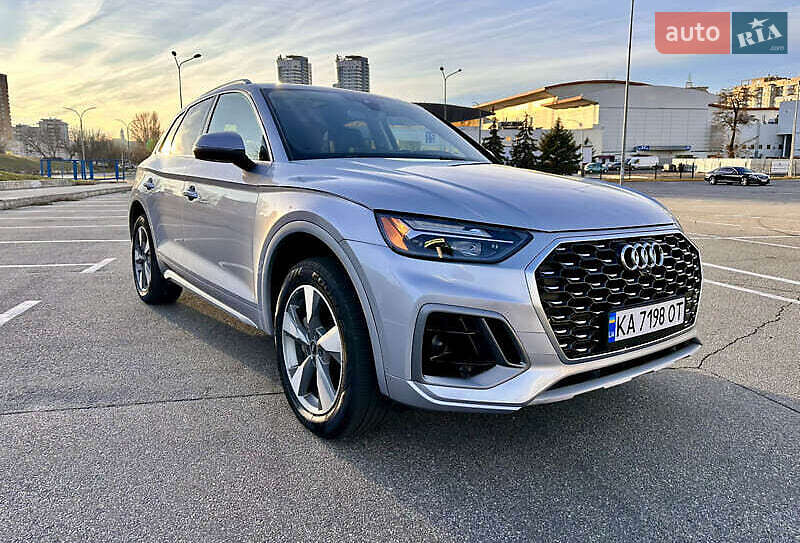 Внедорожник / Кроссовер Audi Q5 2022 в 
