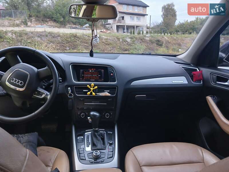 Позашляховик / Кросовер Audi Q5 2011 в Звягелі
