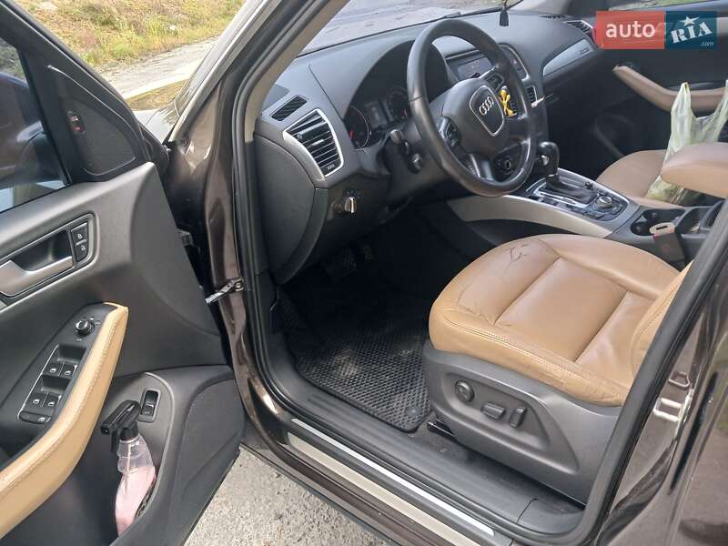 Позашляховик / Кросовер Audi Q5 2011 в Звягелі