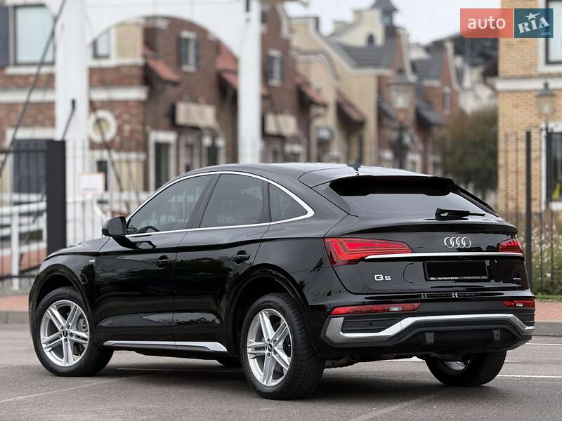 Внедорожник / Кроссовер Audi Q5 2021 в 