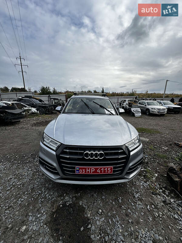 Позашляховик / Кросовер Audi Q5 2020 в 