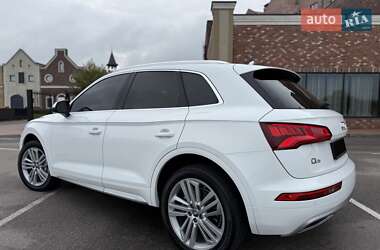 Внедорожник / Кроссовер Audi Q5 2018 в 