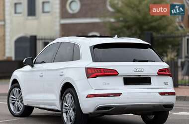 Внедорожник / Кроссовер Audi Q5 2018 в 