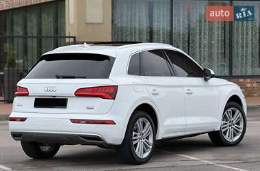Внедорожник / Кроссовер Audi Q5 2018 в 