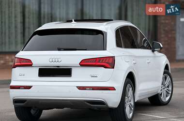 Внедорожник / Кроссовер Audi Q5 2018 в 