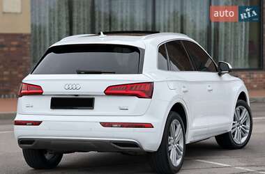 Внедорожник / Кроссовер Audi Q5 2018 в 