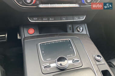 Внедорожник / Кроссовер Audi Q5 2018 в 