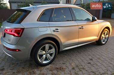 Внедорожник / Кроссовер Audi Q5 2017 в 