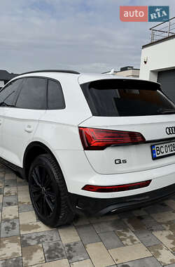 Внедорожник / Кроссовер Audi Q5 2021 в 