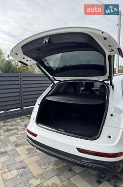 Внедорожник / Кроссовер Audi Q5 2021 в 