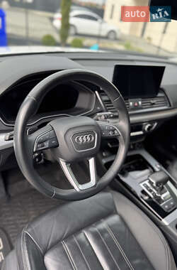 Внедорожник / Кроссовер Audi Q5 2021 в 