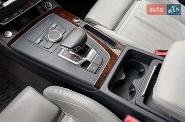 Внедорожник / Кроссовер Audi Q5 2018 в 