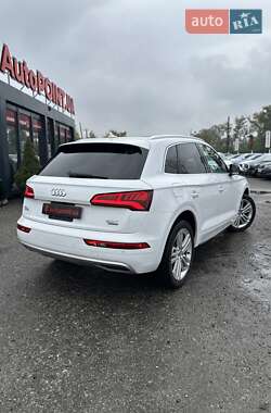 Внедорожник / Кроссовер Audi Q5 2018 в 