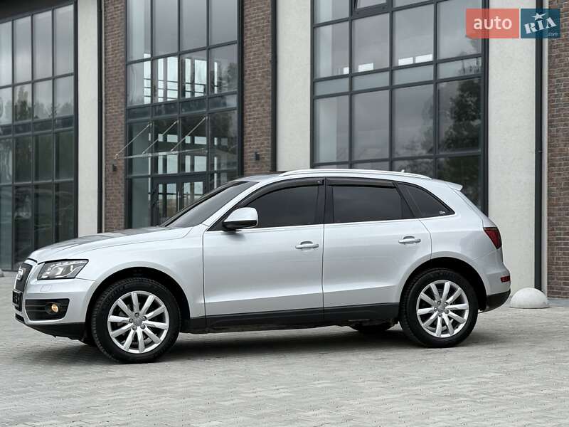 Внедорожник / Кроссовер Audi Q5 2010 в Тернополе