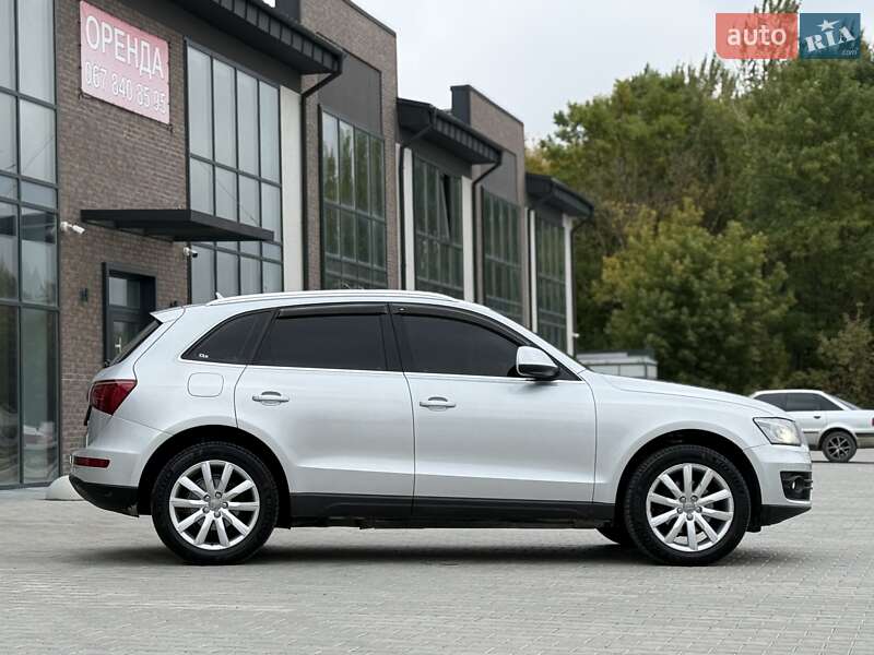 Внедорожник / Кроссовер Audi Q5 2010 в Тернополе