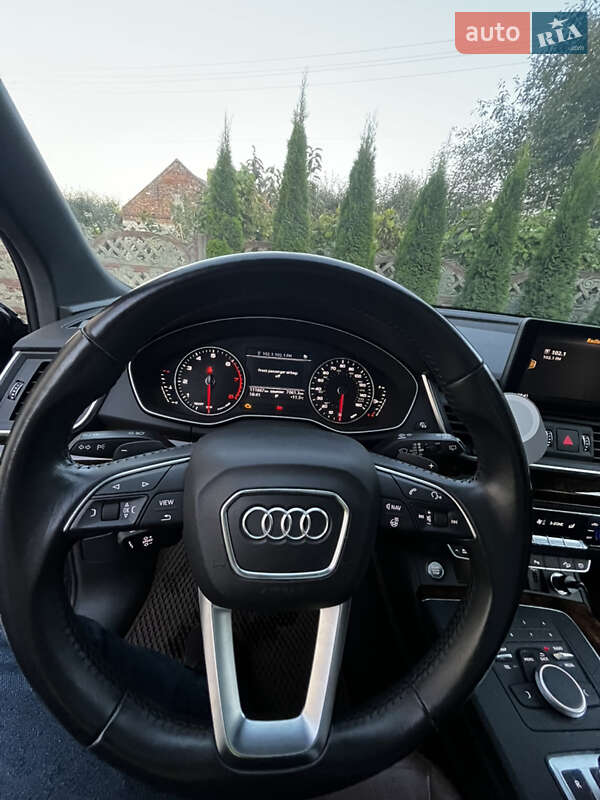 Позашляховик / Кросовер Audi Q5 2017 в Львові