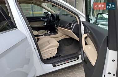 Позашляховик / Кросовер Audi Q5 2021 в 
