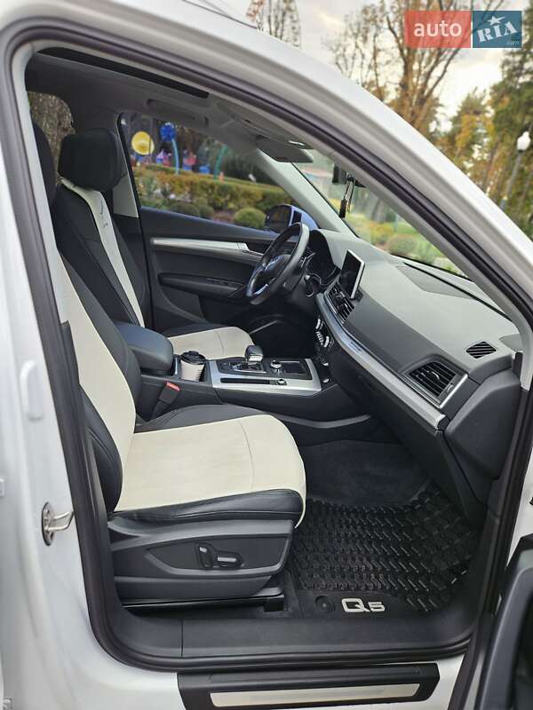 Позашляховик / Кросовер Audi Q5 2017 в Києві