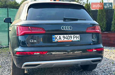 Позашляховик / Кросовер Audi Q5 2018 в 