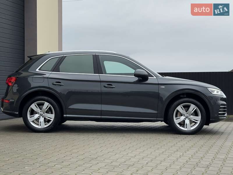 Внедорожник / Кроссовер Audi Q5 2017 в Стрые