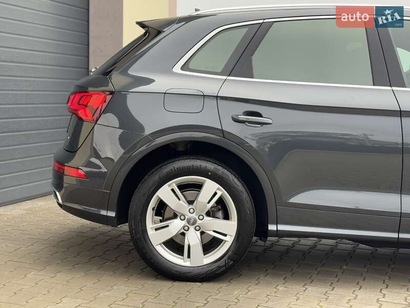 Внедорожник / Кроссовер Audi Q5 2017 в Стрые