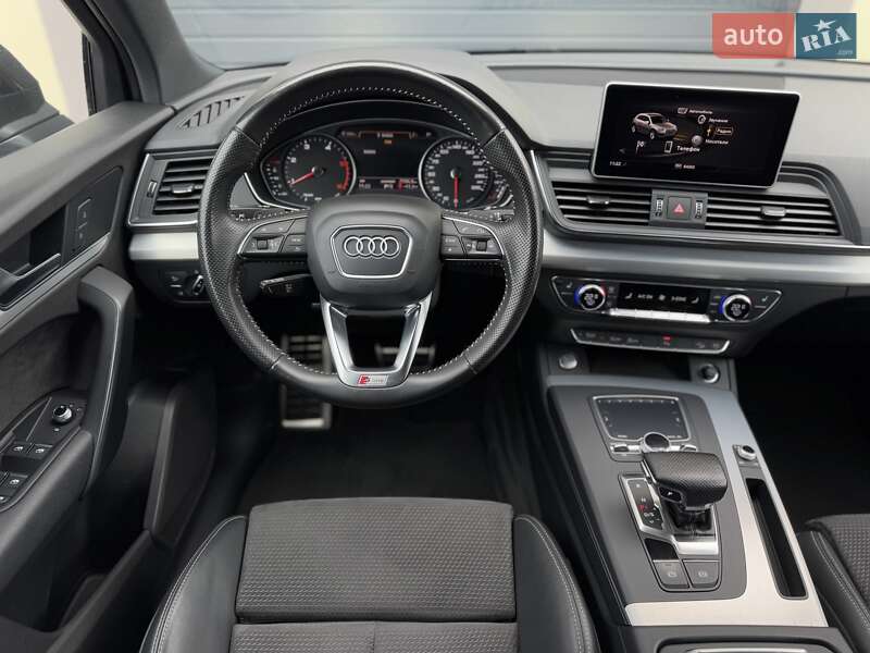 Внедорожник / Кроссовер Audi Q5 2017 в Стрые